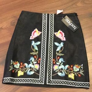 NWT Black faux leather floral mini skirt  with emroidery, size 2